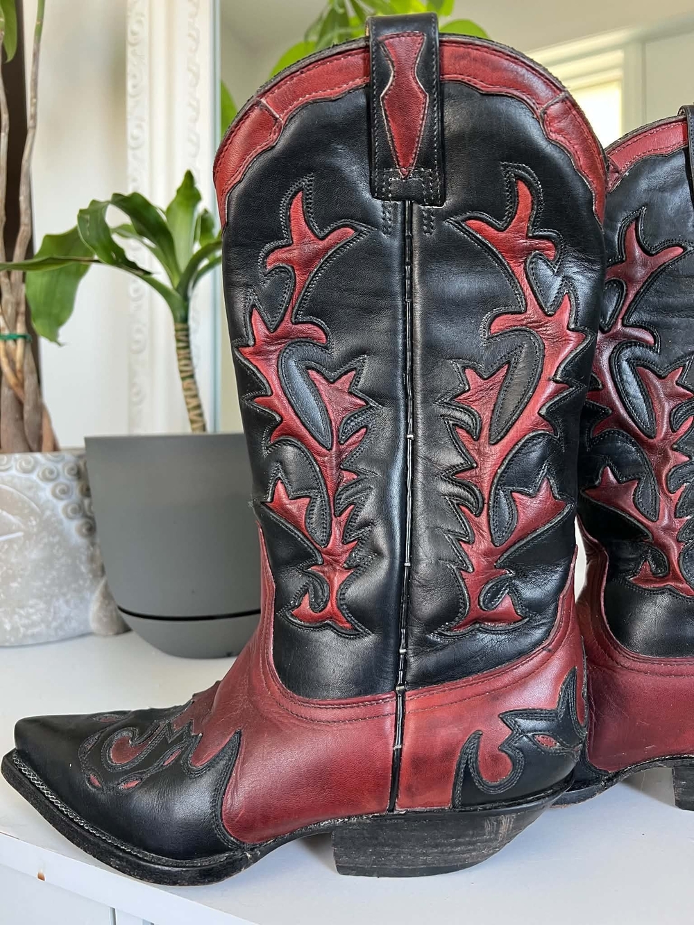 Authentic SENDRA BOOTS Two-Tone Black & Red Leather Cowboy